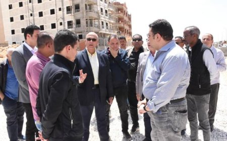 نائب وزيرة الإسكان يقوم بجولة تفقدية لمشروعات المرافق في مدينة القاهرة الجديدة
