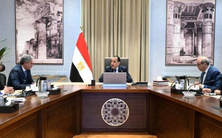 رئيس الوزراء يدعو لتطوير استراتيجيات جديدة لزيادة حركة السياحة إلى مصر