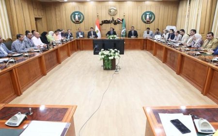 محافظ المنوفية يستعرض إنجازات ملفات العمل ويحدد خطوات التطوير القادمة
