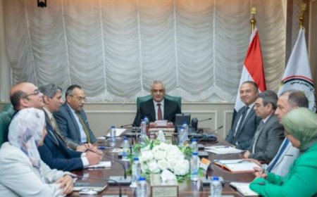 وزير الإنتاج الحربي يستعرض استراتيجيات مبتكرة لتقليل استهلاك الطاقة وخفض البصمة الكربونية