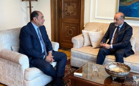 مندوب فلسطين بالجامعة العربية يتناول مع السفير حسام زكي سبل تعزيز القضية الفلسطينية