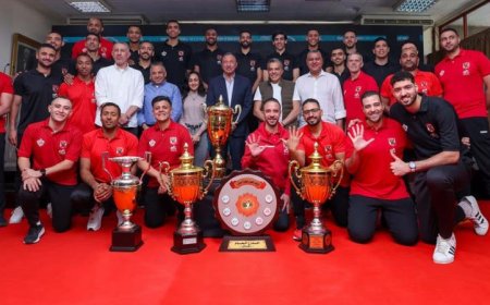 مجلس إدارة الأهلي يحتفل بأبطال الخماسية لفريق الكرة الطائرة