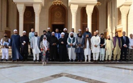 وزير الأوقاف يرحب بوفد من علماء باكستان في مسجد مصر