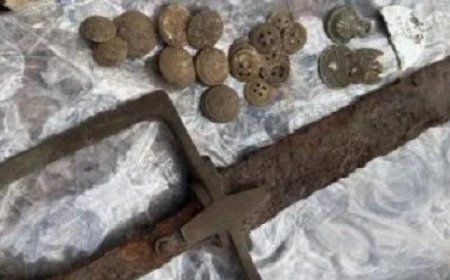 اكتشاف سيف بولندي يعود لفرسان الحرب العالمية الثانية وآثار تاريخية مثيرة