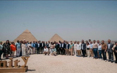 وزير السياحة والآثار يلتقي مع وفد المجلس العالمي للسياحة والسفر لتعزيز التعاون السياحي