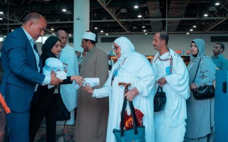 مصر للطيران تطلق جسرها الجوي إلى جدة لنقل 4933 حاجا لبيت الله الحرام