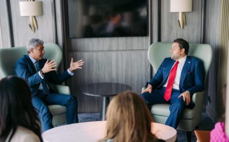 وزير السياحة يناقش مع مبعوث الرئيس الأمريكي تعزيز التعاون السياحي بين البلدين