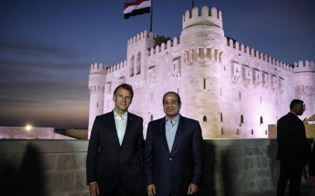 الرئيس السيسي وماكرون يستعرضان آخر التطورات خلال جولة تفقدية في الإسكندرية