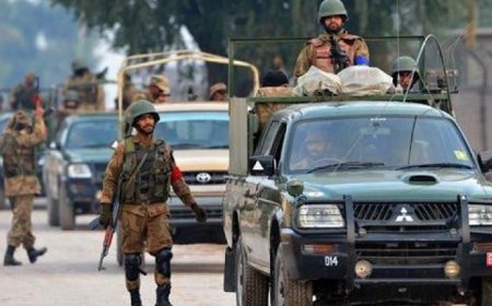 هجوم إرهابي يودي بحياة عشرة أشخاص في نقطة تفتيش شمال غرب باكستان نتيجة سيارة مفخخة
