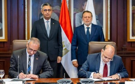 محافظ البنك المركزي ووزير التموين يوقعان اتفاقية ربط السجل التجاري بالبنوك لتعزيز الشفافية الاقتصادية