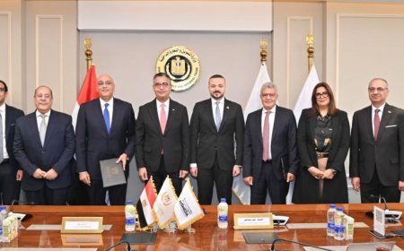 وزير التموين يوقع اتفاقية مع تنمية المشروعات لتحويل منافذ التموين إلى CARRY ON