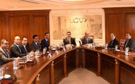 وزير الشباب يجتمع برئيس شركة العاصمة الجديدة لتعزيز دعم الألعاب الفردية