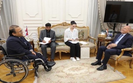 محافظ القاهرة يناقش تعزيز التعاون المشترك مع سفير نيبال لتعزيز العلاقات الثنائية