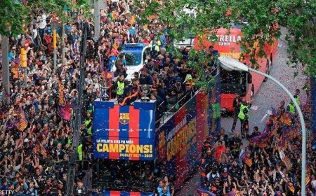 برشلونة يحتفل في شوارع كتالونيا بعد انتصارات الليجا والسوبر الإسباني