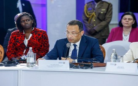 وزير الاتصالات يناقش مستقبل الذكاء الاصطناعي والرقمنة في مائدة مستديرة مثيرة