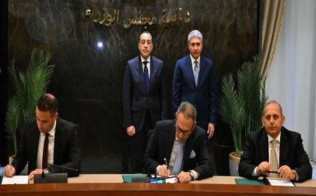 مدبولي يشهد توقيع اتفاقيتي تحسين تجربة الحصول على التأشيرة في مطار القاهرة