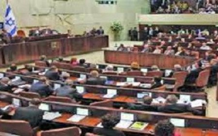 رئيس الائتلاف الحكومي في الكنيست يطرح مشروع قانون لحل الائتلاف
