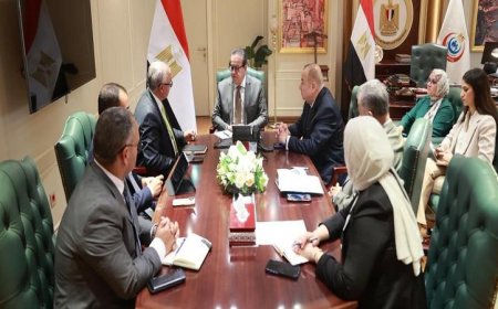 وزير الصحة ورئيس غرفة صناعة الدواء يستعرضان سبل تعزيز توطين صناعة الدواء في البلاد