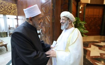 شيخ الأزهر يتباحث مع أمين عام الإفتاء العماني لتعزيز التعاون المشترك