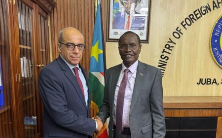 وزير خارجية جنوب السودان يلتقي السفير المصري في جوبا لتعزيز العلاقات الثنائية