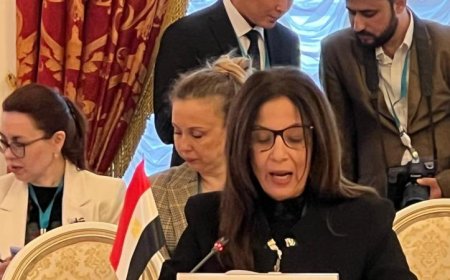 وزيرة الثقافة المصرية تتبادل الأفكار مع نظيرتها الروسية في كازان لتعزيز التعاون الثقافي المشترك