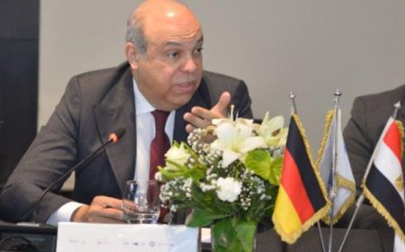 وزير الطيران المدني يساهم في منتدى الهيدروجين الأخضر بمصر لعام 2026