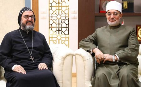 مفتي الجمهورية يلتقي كاهن الكنيسة السريانية في مصر لتهنئة بعيد الأضحى المبارك