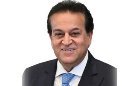 وزير الصحة يحتفل بنجاح نائبه في الحصول على جائزة الطبيب العربي في مجال الحوكمة الرشيدة