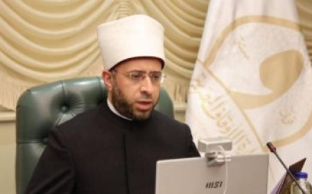 وزير النقل ينطلق في رحلة مميزة عبر قطار المونوريل من محطة المستثمرين إلى وزارته