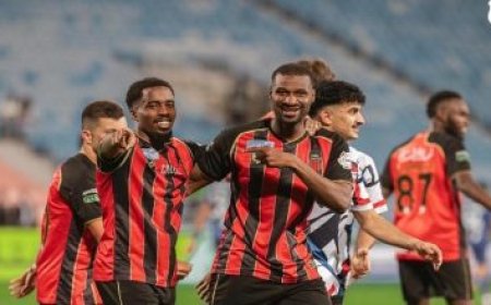 اجتماع تحفيزي مثير للاعبي معتمد جمال قبل مرانهم اليوم