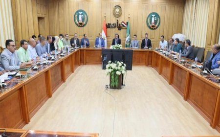 محافظ المنوفية يجتمع لمناقشة استراتيجيات مواجهة انتشار الكلاب الضالة