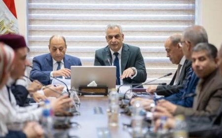 جمبلاط يؤكد التزامه بتنفيذ توجيهات القيادة السياسية لتعزيز التصنيع المحلي وتطوير الاقتصاد