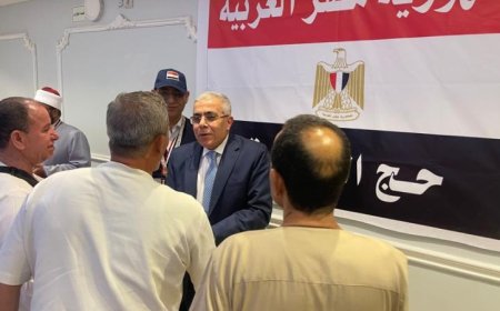 رئيس بعثة الحج يؤكد ضرورة ارتداء الحجاج المصريين بطاقة نسك الذكية للدخول إلى المشاعر المقدسة