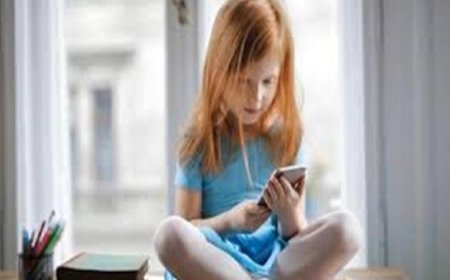 أفضل عمر للحصول على الهاتف الأول للطفل وفقاً لآراء الخبراء