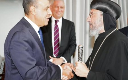 وزير الخارجية يعقد اجتماعا مع أسقف الكنيسة القبطية في لندن لتعزيز العلاقات الدينية