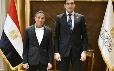 وزير الشباب يكرم البطل المصري المشارک في سباق ماراثون الرمال بالمغرب