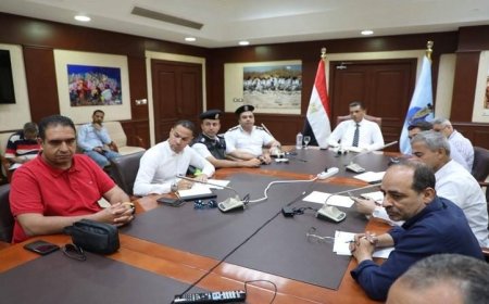 محافظ البحر الأحمر يطلق مشروع الصرف الصحي في الكوثر باجتماع موسع
