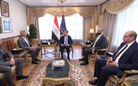 وزير الاتصالات يستعرض استراتيجيات أمازون في الحوسبة السحابية والذكاء الاصطناعي