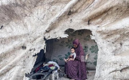مأساة في غزة وفاة طفلة فلسطينية وإصابة ثلاثة نازحين في حريق خيمة بالوسط