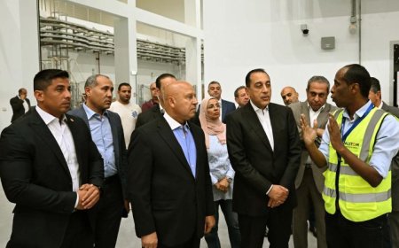 رئيس الوزراء يجري جولة تفقدية لمشروعي مونوريل شرق النيل المرحلة الأولى والثانية