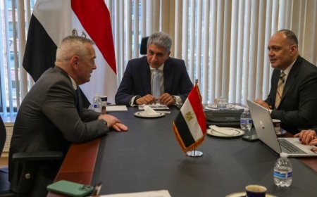 وزير السياحة يناقش استعادة الآثار المصرية المهربة بطرق غير قانونية