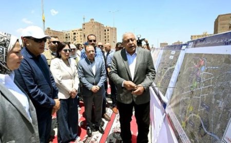 زيارة رئيس الوزراء لمحور عمرو بن العاص وتشيد بجهود العاملين في المشروع