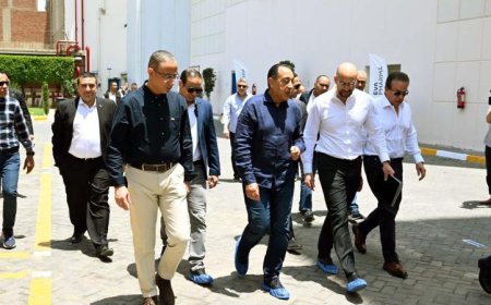 رئيس الوزراء يقوم بجولة تفقدية في مصنع إيفا فارما ويعزز دعم الحكومة للمشروعات الصناعية