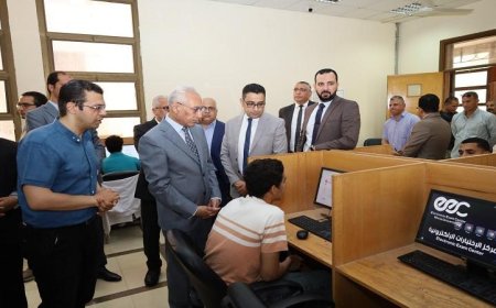 رئيس جامعة المنيا يقوم بجولة تفقدية في امتحانات كلية الصيدلة والعلاج الطبيعي بالجامعة الأهلية