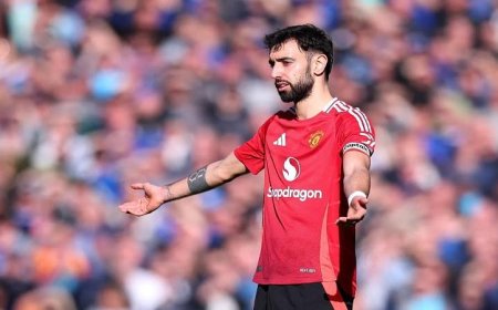 برونو فيرنانديز يتوج بجائزة أفضل لاعب في الدوري الإنجليزي الممتاز
