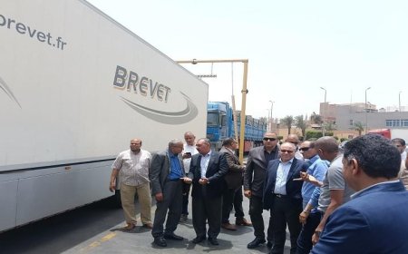 نائب وزير النقل يواصل متابعة مشاريع التطوير وحركة الشاحنات في ميناء سفاجا