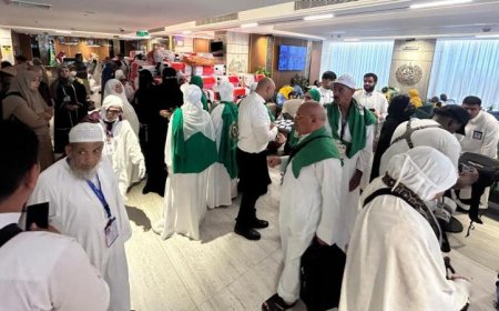 رئيس بعثة الحج يوجه نصائح مهمة للحجاج حول ارتداء بطاقتي نسك ورقم خيمة منى