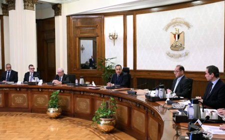 رئيس الوزراء يستعرض استراتيجية تحديث الهيئة الوطنية للإعلام وخطط تسديد مديونياتها