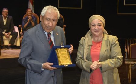 انطلاق صالون أكاديمية الفنون الثقافي كمنصة مثيرة للحوار والإبداع بالصور