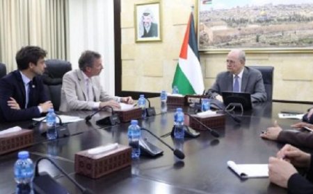 رئيس الوزراء الفلسطيني يبحث مع اللجنة الدولية للصليب الأحمر تعزيز أوجه التعاون المثمر